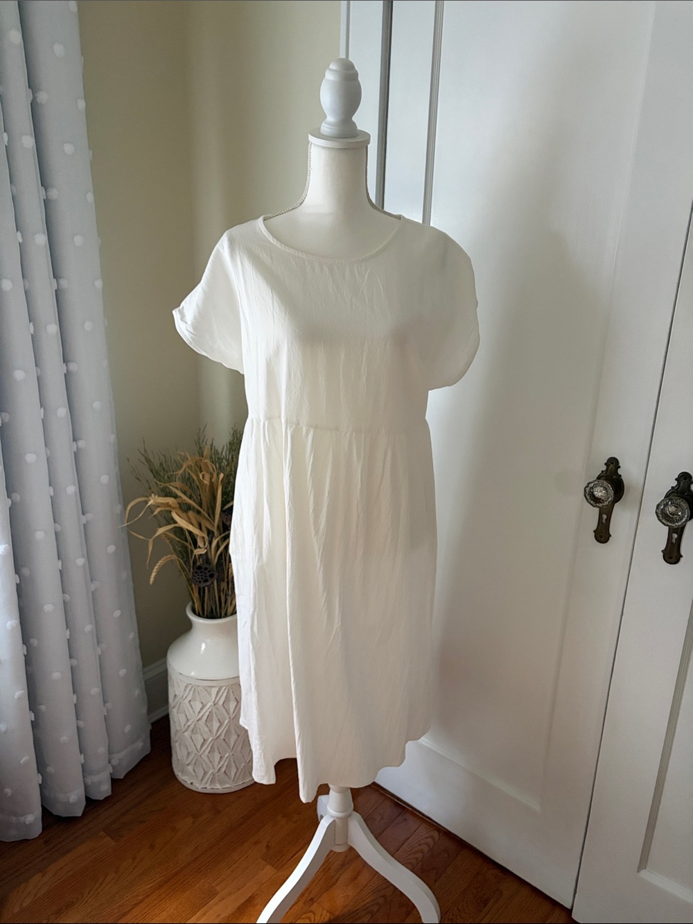 Simple White Short-Sleeve Midi Dress